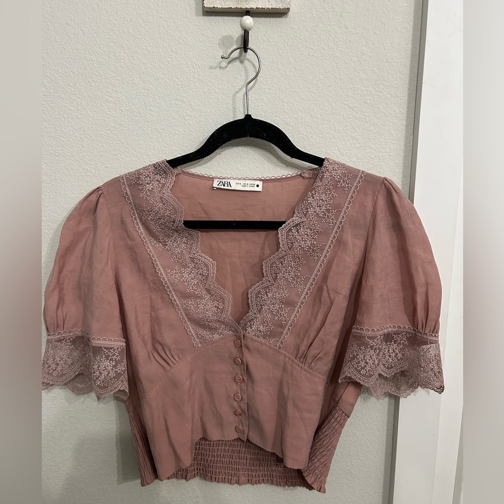 ZARA - Mauve / Dusty Rose Lace Button Up Crop Top